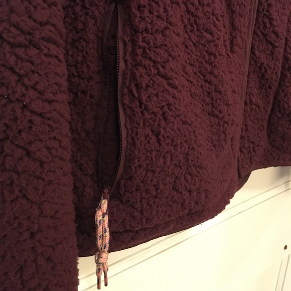 Prince & Fox // Maroon Bear Fleece Jacket - Picture 4 of 5